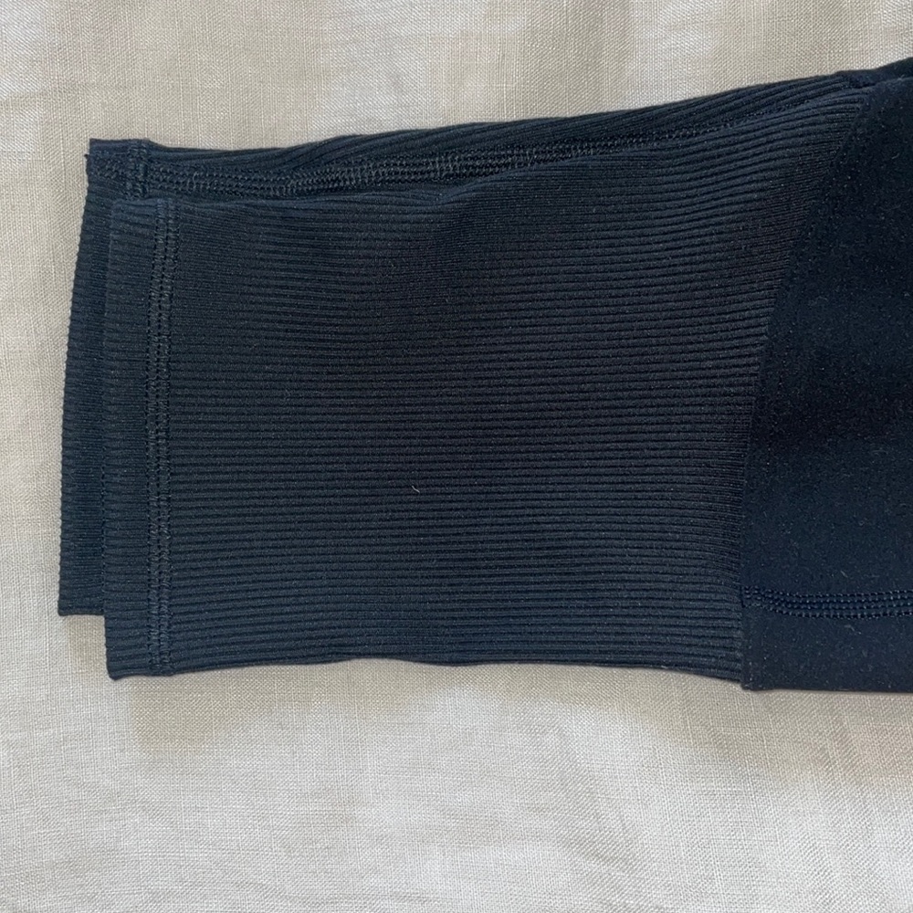 ALO Yoga High-Waist Black Leggings - Picture 2 of 7